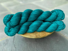 Load image into Gallery viewer, LITLG - DK Twist Semi Solid