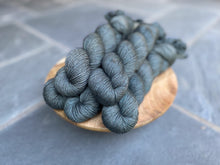 Load image into Gallery viewer, Little Fox Yarn - Bosa