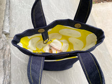 Load image into Gallery viewer, Retro Tote