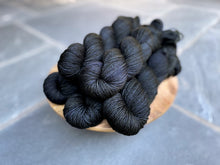 Load image into Gallery viewer, Little Fox Yarn - Bosa